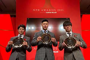 ニュース - チーム - 「NPB AWARDS 2021」佐藤輝明選手、伊藤将司選手