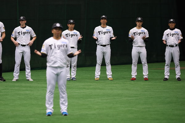 宜野座キャンプフォト｜春季キャンプ2026｜阪神タイガース 公式サイト