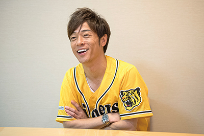 ニュース 各界からエール みんなでガォー 応援隊 各界からエール ガオー 応援隊 第2回 陣内智則さん 阪神タイガース 公式サイト