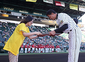 ニュース - チーム - 球団選定6月度月間最優秀選手に福留孝介選手