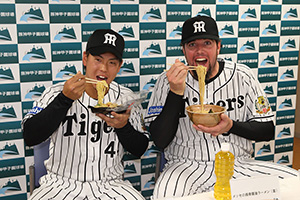 ニュース その他 甲子園球場で監督 選手とのコラボメニューを販売 阪神タイガース 公式サイト