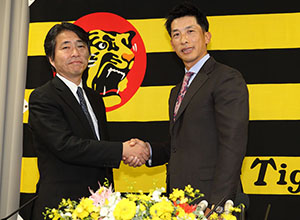 ニュース - チーム - 矢野燿大氏の作戦兼バッテリーコーチ就任