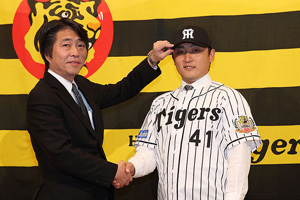 ニュース - チーム - 髙橋聡文選手入団会見｜阪神タイガース 公式サイト
