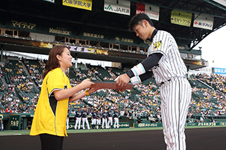 ニュース - チーム - 球団選定5月度月間最優秀選手に原口文仁選手