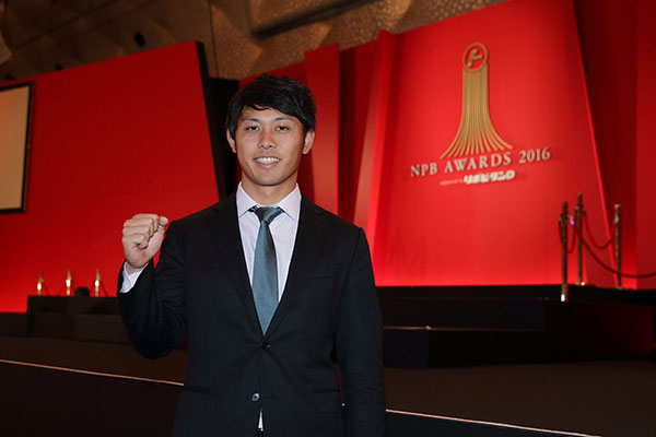 ニュース - チーム - 「NPB AWARDS 2016」髙山俊選手が最優秀新人賞