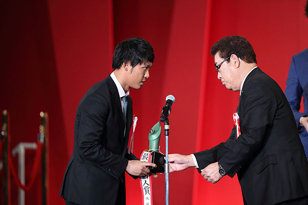 美品】2016年パリーグ最優秀選手賞 2016年度MVP・新人王 受賞選手発表