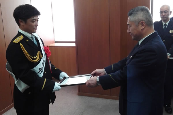 ニュース - その他 - 坂本誠志郎選手が兵庫県警一日通信司令官に