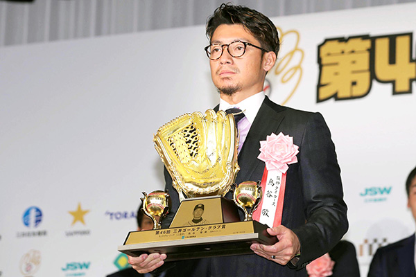 ニュース チーム 鳥谷選手が 第46回 三井ゴールデン グラブ賞 表彰式に出席 阪神タイガース 公式サイト