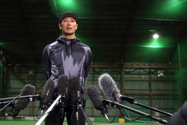 阪神タイガースユニホーム　西岡剛 阪神タイガース ユニフォーム ビジター 西岡剛 32