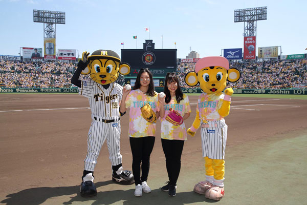 ニュース イベント タイガースガールズフェスタ Toraco Day 開催 約2万5000人の女性ファンが阪神 甲子園球場に集結し 可愛くタイガースを応援 阪神タイガース 公式サイト