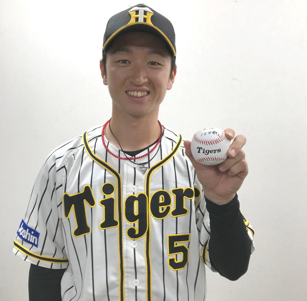 阪神タイガース　近本光司　サインユニフォーム野球