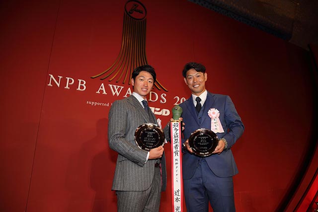 ニュース - チーム - 「NPB AWARDS 2019」近本光司選手が最多盗塁者賞