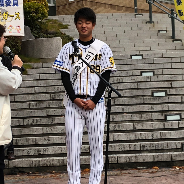 ニュース - 社会貢献活動 - 髙橋遥人選手が「人権週間街頭啓発