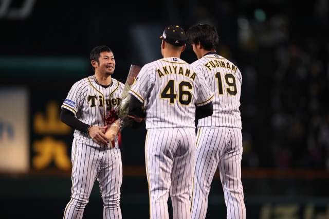 阪神タイガース　岩田稔　引退記念クリアファイル ミントモール / MINT 札幌店 / 2006 BBM 阪神タイガース 岩田稔