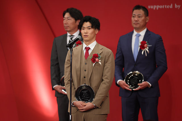 ニュース - チーム - 「NPB AWARDS 2022」青柳選手、近本選手 ニュース - チーム - 「NPB AWARDS 2022」青柳選手、近本選手