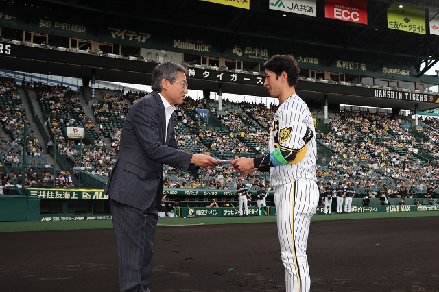 ニュース - チーム - 球団選定5月度月間最優秀選手に近本光司選手