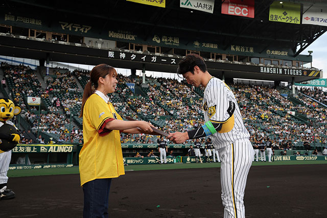 最終値下】甲子園100周年記念ボール 近本光司選手