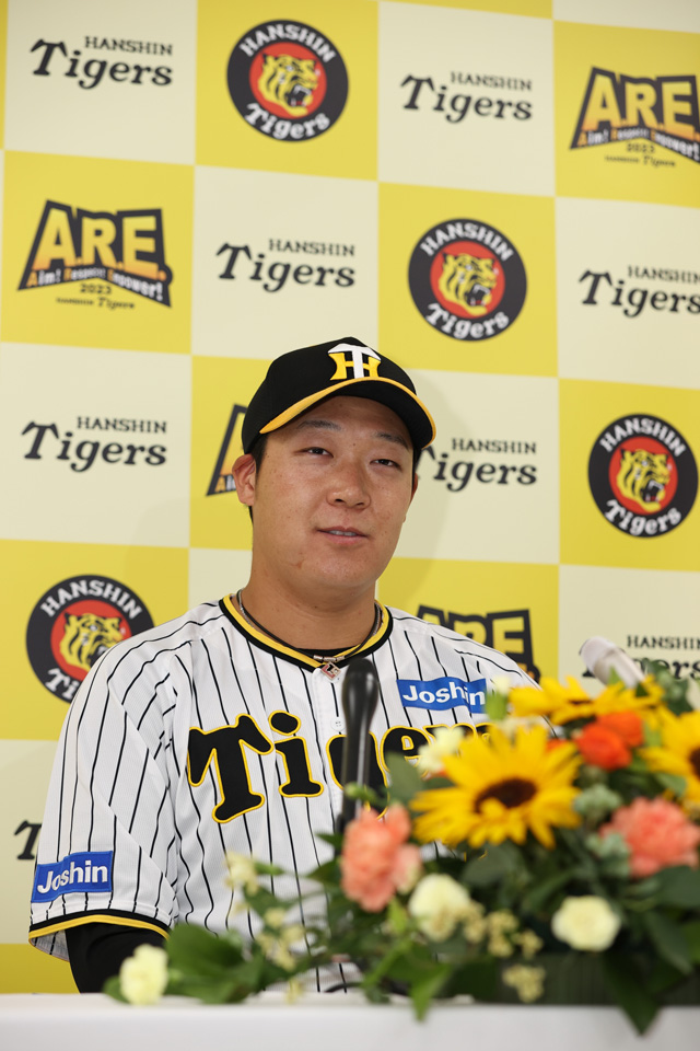 Joshin 日本一おめでとう！ビールかけTシャツノイジー選手