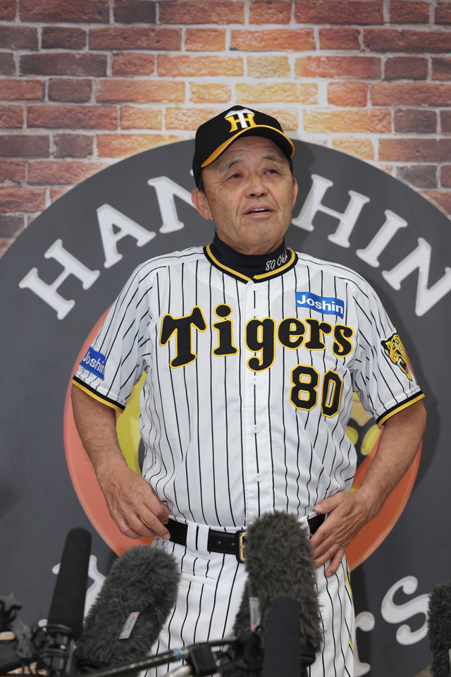 阪神タイガース 16 岡田彰布 復刻ユニフォーム どんでん - スポーツ別