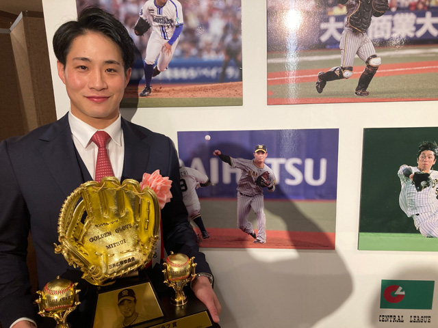 ニュース - チーム - 「第52回 三井ゴールデン・グラブ賞」表彰