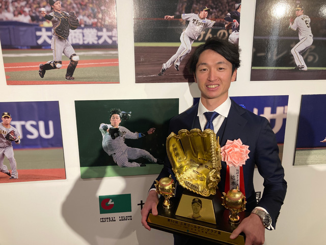 ニュース - チーム - 「第52回 三井ゴールデン・グラブ賞」表彰