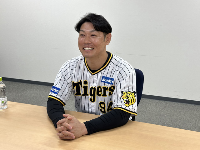 ニュース - 社会貢献活動 - 原口文仁選手が埼玉県寄居町の小・中学生