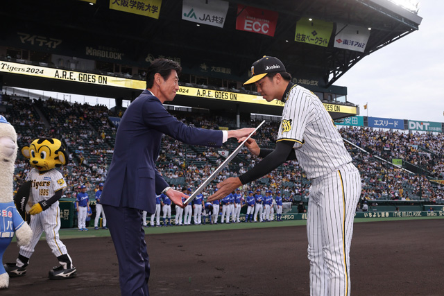 ニュース - チーム - 才木浩人選手 日本生命セ・パ交流戦「日本生命 優秀選手賞」表彰式を実施｜阪神タイガース 公式サイト