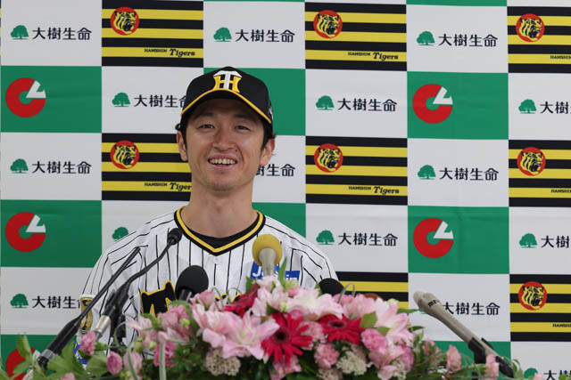 ニュース - チーム - 近本光司選手『8月度大樹生命月間MVP賞』を