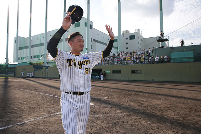 ニュース - チーム - 9/24(火)、阪神鳴尾浜球場にて秋山拓巳選手の引退試合・セレモニーを開催しました｜阪神タイガース 公式サイト