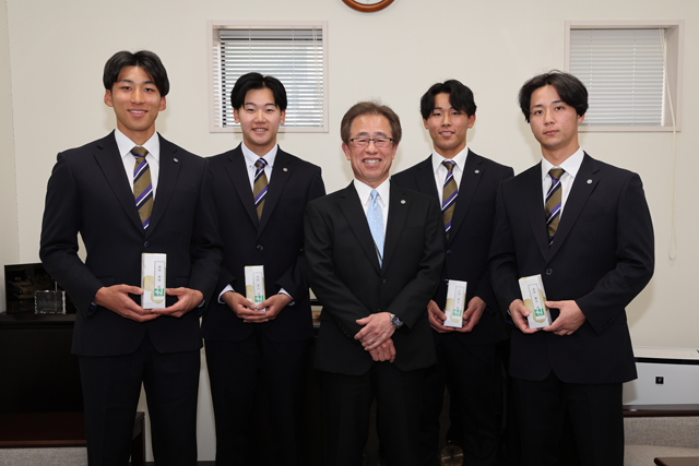 ニュース - チーム - 20歳を迎えた茨木秀俊選手・門別啓人選手