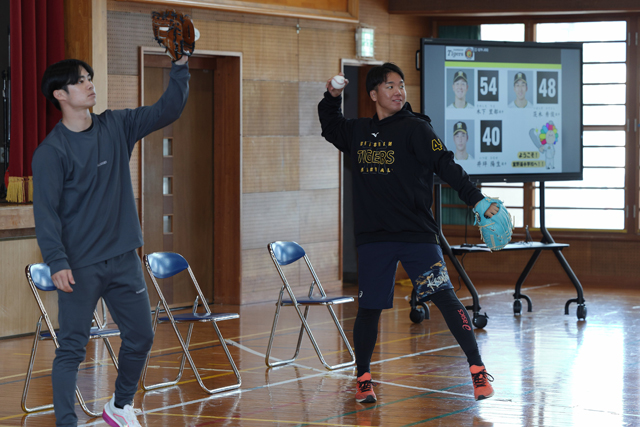 ニュース - 野球振興 - 中野拓夢選手らが「宜野座村立 宜野座
