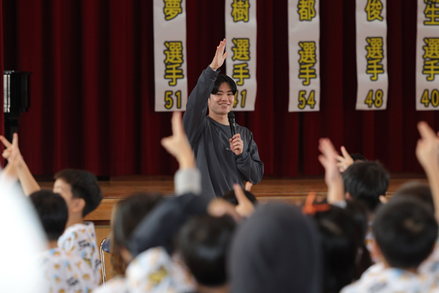 ニュース - 野球振興 - 中野拓夢選手らが「宜野座村立 宜野座