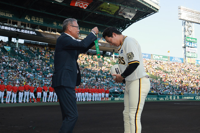ニュース - チーム - 大山悠輔選手「公式戦通算1000本安打記録
