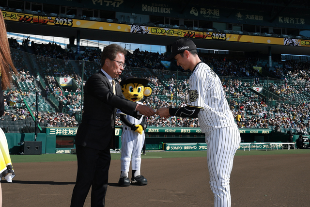 ニュース - チーム - 近本光司選手「公式戦通算200盗塁記録」表彰式を