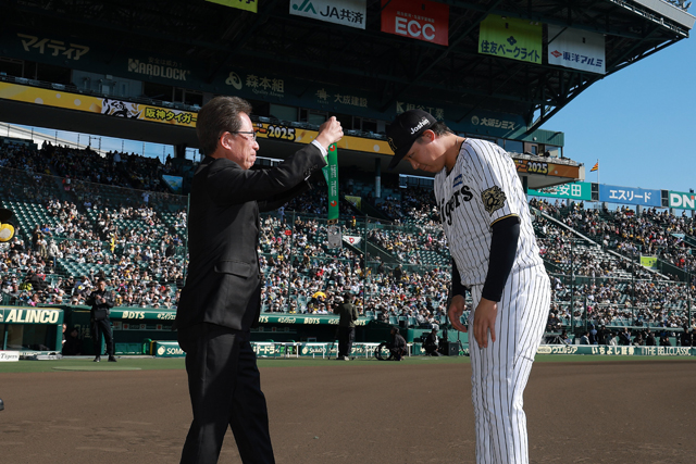 ニュース - チーム - 大山悠輔選手「公式戦通算150本塁打記録」表彰式