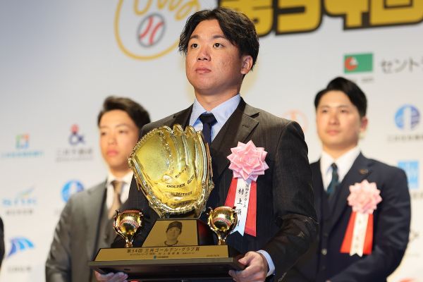 ニュース - チーム - 「第54回 三井ゴールデン・グラブ賞」表彰式に