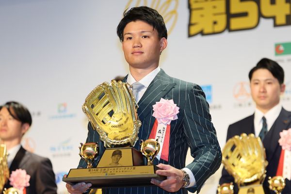 ニュース - チーム - 「第54回 三井ゴールデン・グラブ賞」表彰式に