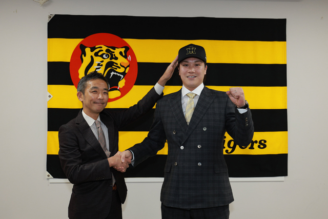 ニュース - チーム - 伏見寅威選手入団会見｜阪神タイガース 公式サイト