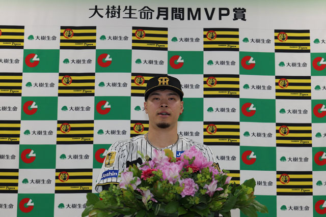 ニュース - チーム - 佐藤輝明選手『3・4月度大樹生命月間MVP賞 セ