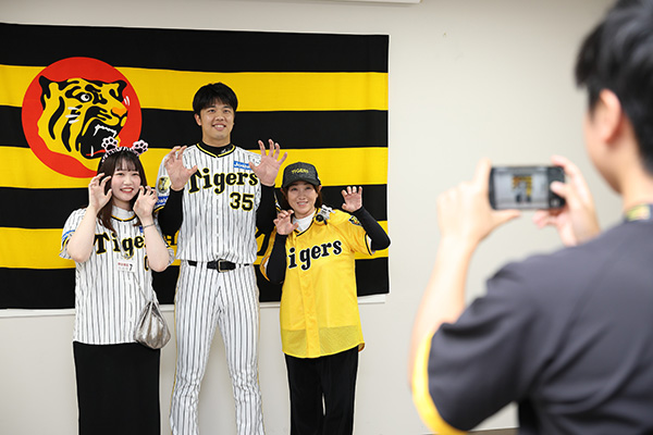 選手と記念撮影